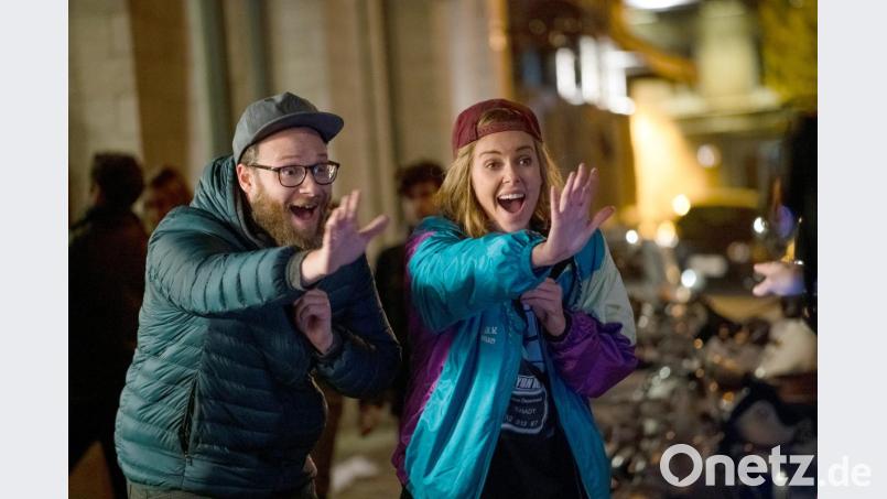 Fred Flarsky (Seth Rogen) und Charlotte Fields (Charlize Theron haben in „Long Shot“ ihren Spaß. Bild: Philippe Bosse/Studiocanal/dpa