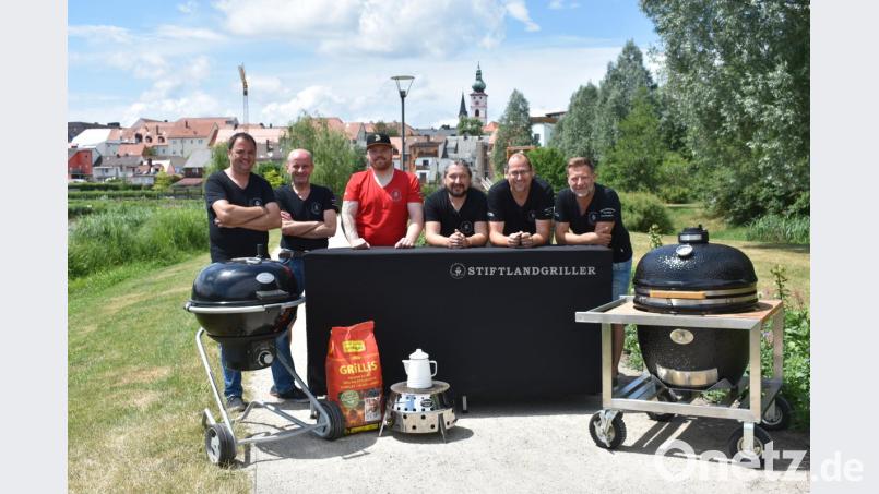 Die Stiftlandgriller fahren am Samstag zur Bayerischen Grillmeisterschaft nach Poing. Diese sechs Mitglieder gehen für den Verein an den Start: Erster Vorsitzender Markus Brunner, Kassier Karsten Heßing, Claus Bitterer, Tobias Grünbauer, Karl Maschauer und Zweiter Vorsitzender Thomas Haberkorn (von rechts). Bild: lue