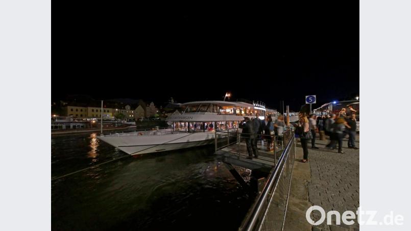 Die &quot;Kristallkönigin&quot; nach der mehrstündigen Dinnerfahrt zurück am Anleger. Bild: tr