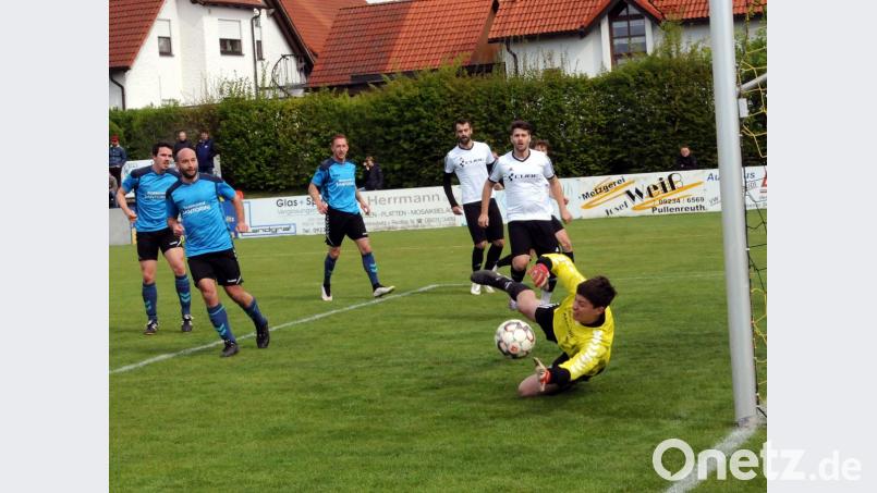 Bereits am zweiten Spieltag steigt das Oberpfalzderby in der Bezirksliga Oberfranken Ost zwischen dem FC Tirschenreuth und dem SV Poppenreuth. Das Bild zeigt eine Szene aus der vergangenen Saison. Bild: hho