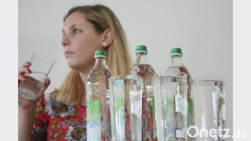 Drei Liter Wasser sollte man an einem normalen Tag trinken. Bild: Gabi Schönberger