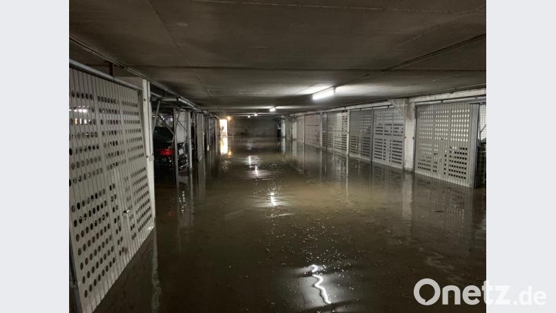 Bei dem Unwetter am Donnerstag sind in Amberg einige Keller und auch eine Tiefgarage in der Jahnstraße (Bild) überflutet worden. Bild: Feuerwehr Amberg