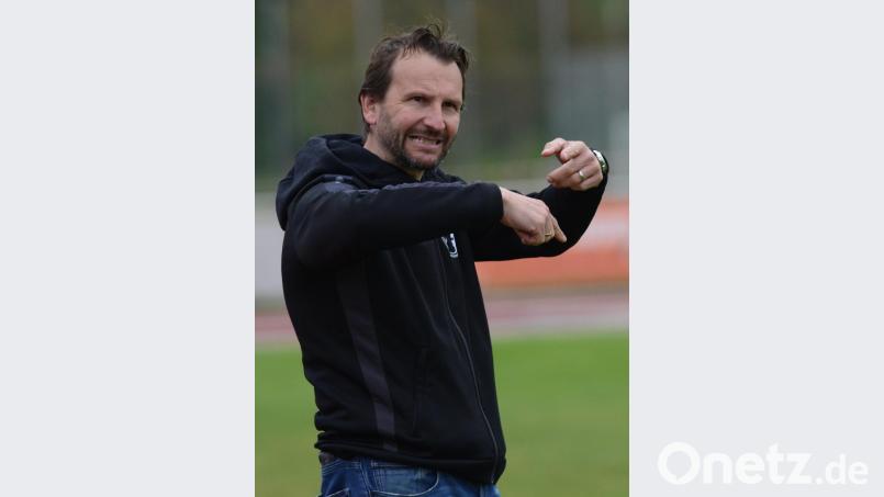 Trainer Wolfgang Richthammer hat die vergangene Spielzeit seines 1. FC Schwarzenfeld in der Bezirksliga einer kritischen Analyse unterzogen. Bild: ham
