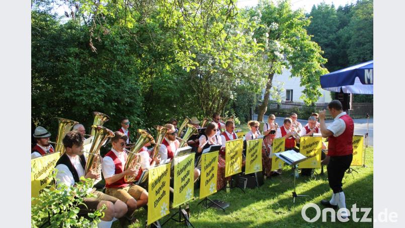 Johannes Prechtl und seine Blaskapelle spielen auf. Bild: soj
