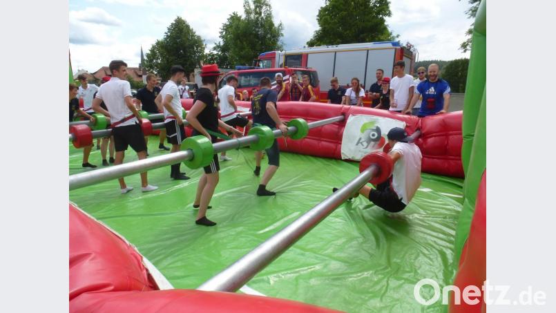 Sechs Mannschaften mit überwiegend jungen Spielern nahmen am Lebend-Kicker-Turnier teil. Bild: mad