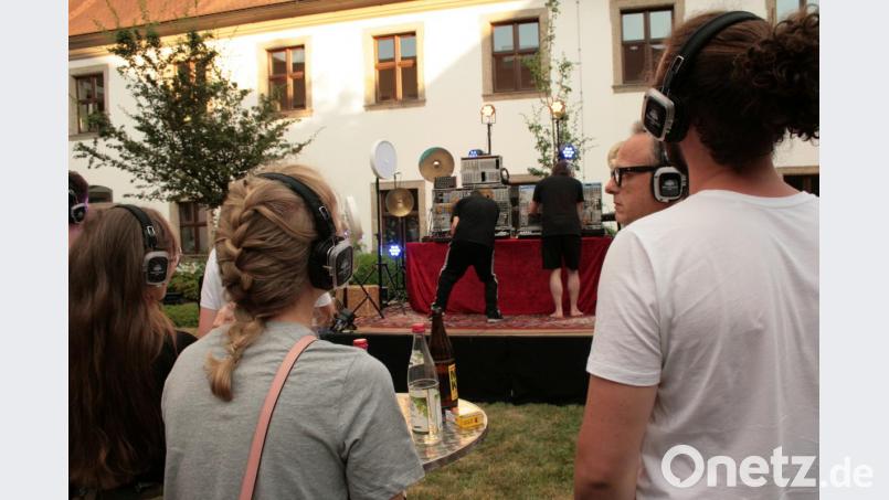 Kopfhörerkonzert mit dem Duo &quot;Ströme&quot; in der Regionalbibliothek. Bild: rg