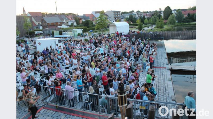 Bei der Zugabe gibt es etwas Rockiges zu hören. Den Gästen gefällt´s. Bild: Susanne Forster