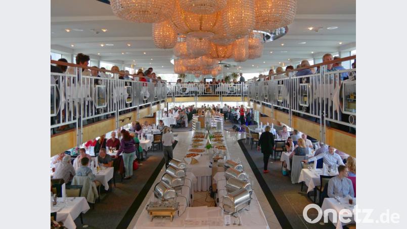 Im festlichen Ambiente der &quot;Kristallkönigin&quot; konnten es sich die Gäste der Jubiläumsfeier so richtig gut gehen lassen. Bild: tr