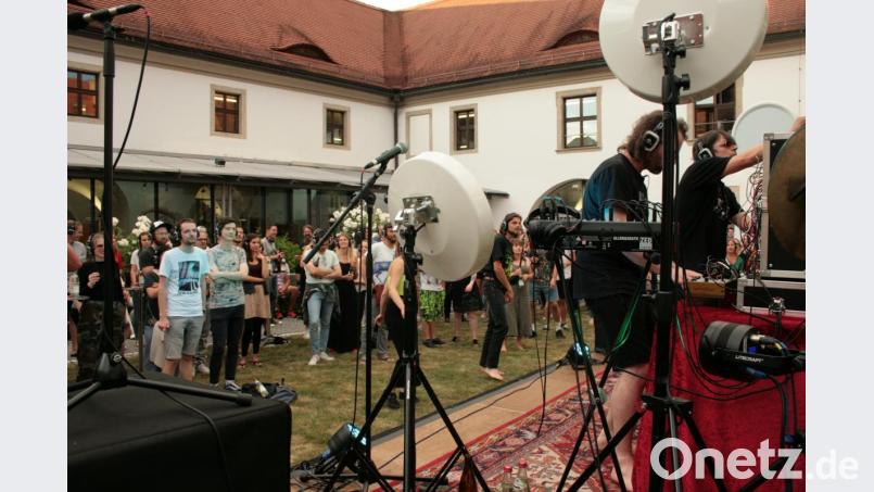 Kopfhörerkonzert mit dem Duo &quot;Ströme&quot; in der Regionalbibliothek. Bild: rg