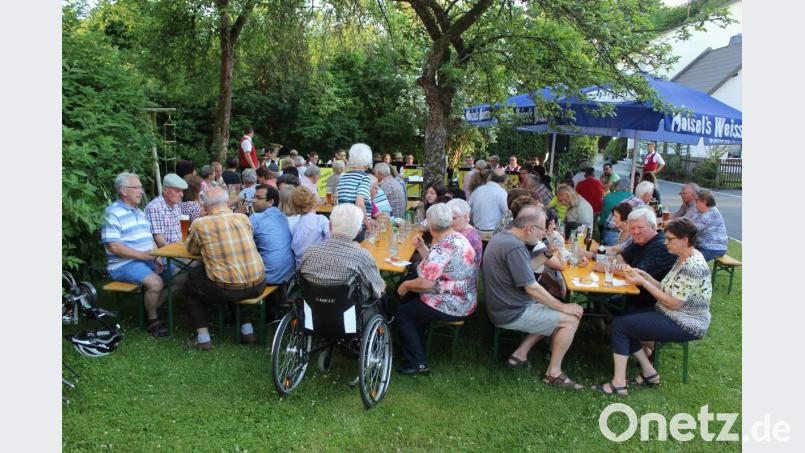 Bis auf den letzten Platz gefüllt war der Biergarten im Gasthof Krone. Bild: soj