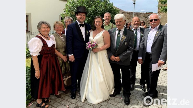 Carina und Martin Muckof heiraten in Altenstadt Bild: zer