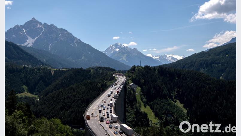 Am Donnerstag traten die Fahr-Verbote erstmals in Kraft, künftig sollen sie bis Mitte September jeweils an den Wochenenden gelten. Betroffen sind vor allem Landstraßen entlang der Autobahnen A12 und A13 in Österreich. Bild: Sven Hoppe/dpa