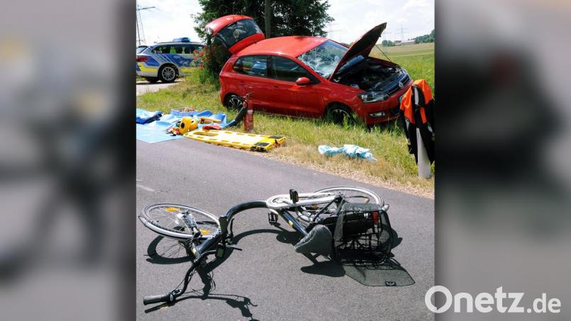 Eine Radlerin ist am Mittwoch bei Ursensollen verunglückt. Die Frau ist offenbar ohne Handzeichen abgebogen und wurde deshalb von einem nachfolgenden Auto angefahren. Bild: gfr