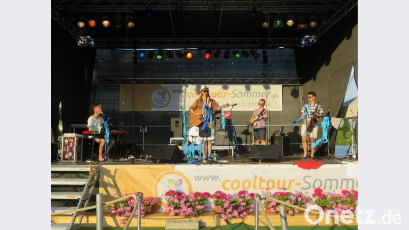 &quot;Matze und Band&quot; überzeugten ihr Publikum mit guter Musik und bestem Kabarett im eigensinnigen Stil, der Matze Wolf aus der Masse deutlich heraushebt. Bild: ubb