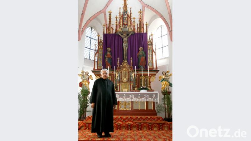 Pfarrer Professor Joseph Thuruthumaly war lange in der Pfarrei Kastl tätig. Nach schwerer Krankheit ist er vergangene Woche im Alter von 78 Jahren gestorben. Die Beerdigung in seiner indischen Heimat fand bereits statt. Pfarrer Heribert Stretz lädt die Pfarrangehörigen am Donnerstag, 4. Juli, um 19 Uhr zu einem Trauergottesdienst mit vorherigem Rosenkranzgebet in die Pfarrkirche St. Margaretha ein. Bild: hwk