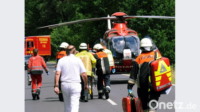Der Rettungshubschrauber aus Weiden brachte den schwerverletzten Traktorfahrer ins Klinikum nach Amberg. Bild: gf