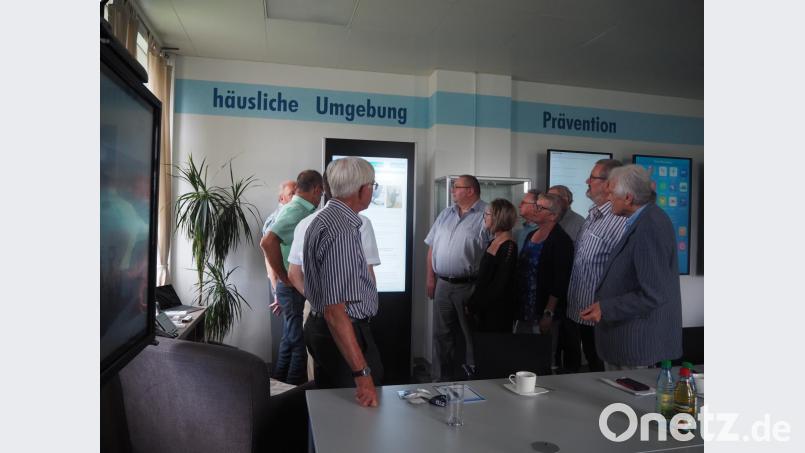 Die Freien Wähler waren beeindruckt von den vielen Einsatzmöglichkeiten der Telemedizin und deren Assistenzsystemen. Bild: stn