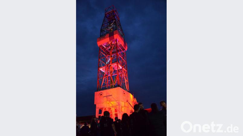 Einer steht über allem: Der Bohrturm. Bild: ens