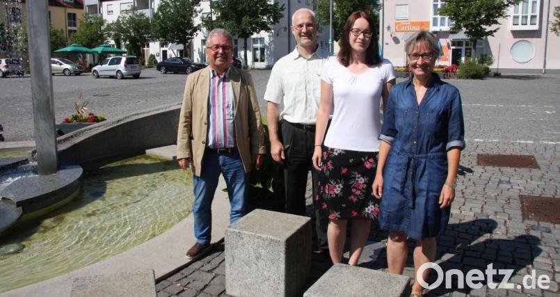 Christina Heinl (2. von rechts) verstärkt seit Juni das Rathaus-Personal in Wiesau. Bürgermeister Toni Dutz, Geschäftsleiter Thomas Weiß (von links) und die Sachbearbeiterin für Personalfragen, Anita Weber-Tretter (rechts), hießen die neue Kollegin herzlich willkommen. Bild: wro