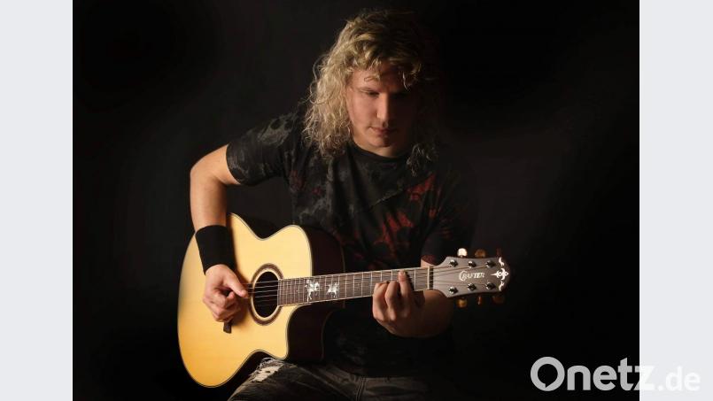 Rock-Songs unplugged - die gibt es am Freita von Mathias &quot;Lemmy&quot; Kiener auf der Biiergartenbühne des Rockmusikclubs &quot;Salute&quot; zu hören. Bild: privat