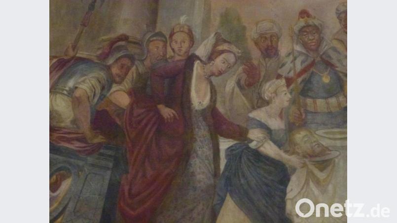 Deckengemälde in der Pfarrkirche St. Johannes (Ausschnitt): Die biblischen Gestalten der Szene „Die Enthauptung des Johannes“ stehen mit authentischen Personen des früheren Pflegamtes in Verbindung. Bild: bgl