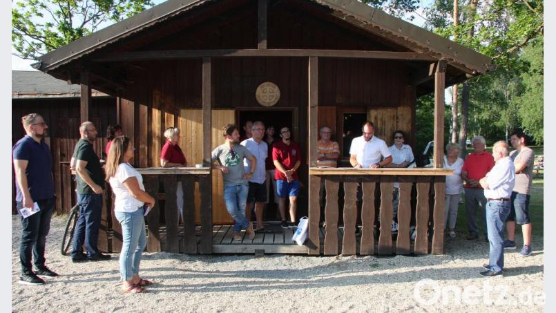 Anfang März war die Wasserwachthütte Angriffsziel von Vandalen, die dort ihre Farbdosen leer sprühten. Bild: wro