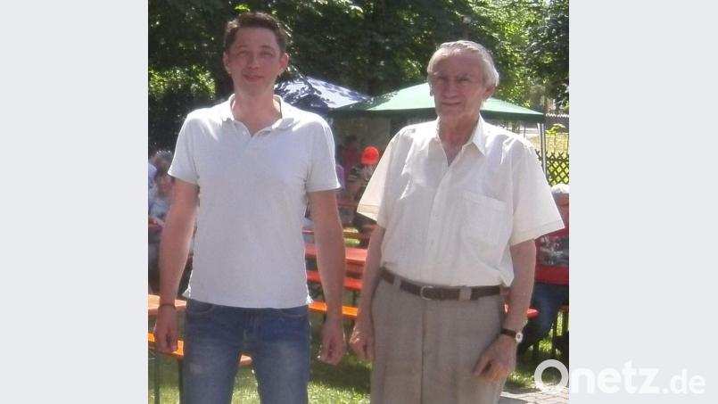 Im Jahr 1990 begründete Walter Widder (rechts) die Tradition des Jura-Gartenfestes. Wenn es am Sonntag, 30. Juni, zum 30. Mal gefeiert wird, werden alle den Festbegründer schmerzlich vermissen. Walter Widder ist am 17. April verstorben. Uli Günter (links) übernimmt zum dritten Mal die Rolle als Festorganisator. Bild: u
