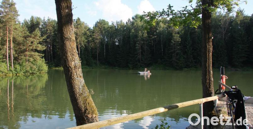 Entstanden ist auch eine Rettungsinsel in der Mitte des Baggersees. Bild: wro
