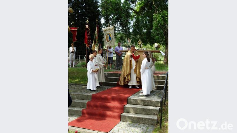 Der Abschluß der Fronleichnamsprozession fand an der Filialkirche Sankt Wendelin statt. Bild: twg