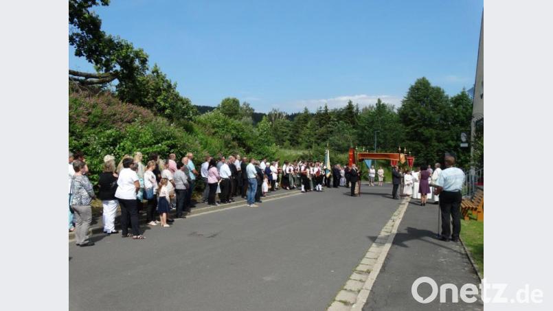 Viele Gläubige nahmen an der letzten Fronleichnamsprozession in Trevesen teil. Bild: twg