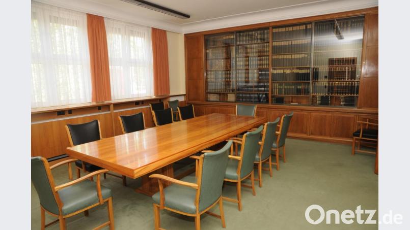 Die ehemalige Bibliothek der Maxhütte ist noch im Original erhalten und den Mietern zugänglich: Jeder kann hier seine Besprechungen abhalten, wenn er sich in den Terminplan einträgt. Bild: ge