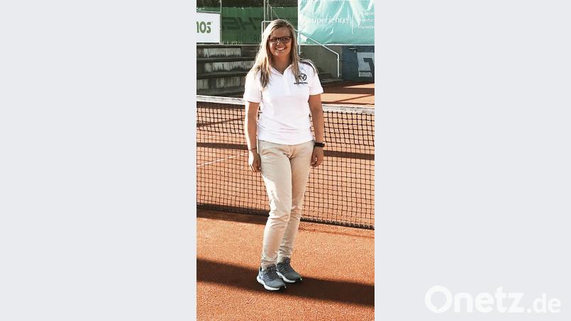 Geschafft: Lena Alt, Spielerin der Tennis-Gemeinschaft Neunkirchen, bestand auch die praktische Prüfung mit Bravour und ist nun Oberschiedsrichterin mit B-Lizenz. Bild: lst Bild: lst