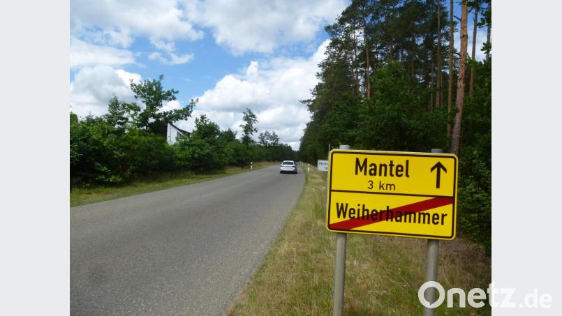 Die Kritik der Autofahrer und Anwohner war berechtigt. Jetzt passiert auf der GVS nach Mantel endlich Abhilfe durch eine Deckschicht. Bild: bk