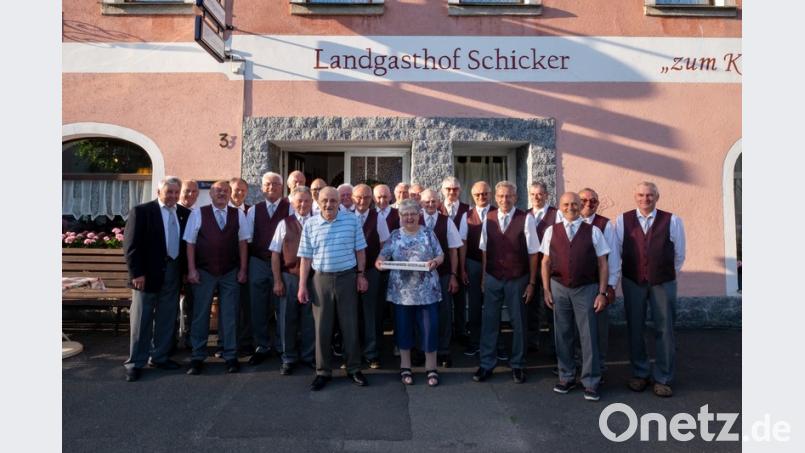 Der MGV gratuliert Hannelore Schicker zum 70.Geburtstag. Bild: exb