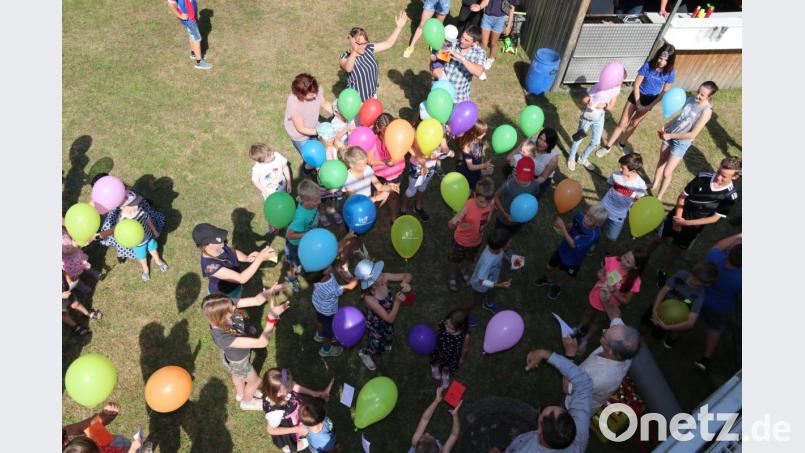 Das Luftballonwettfliegen war wieder einer der Höhepunkte des Pfarrfestes. Bild: ral