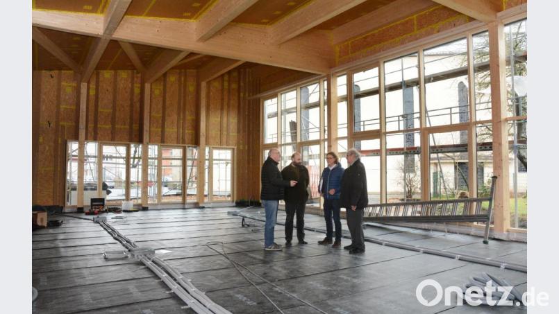 Im ganzen Gebäude gibt es Fußbodenheizung, auch im großen Saal. Bild: Gabi Schönberger