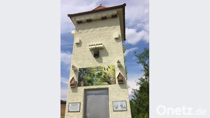 Der im Jahr 2015 entstandene Artenschutzturm in Hohenkemnath ist ein Vorzeigeprojekt für den Einsatz der Gemeinde Ursensollen für die biologische Vielfalt geworden. Bild: Simon Schmaußer