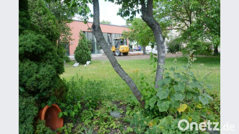 Im Pfarrgarten legt die Stadt später noch einen öffentlichen Spielplatz an. Bild: Gabi Schönberger