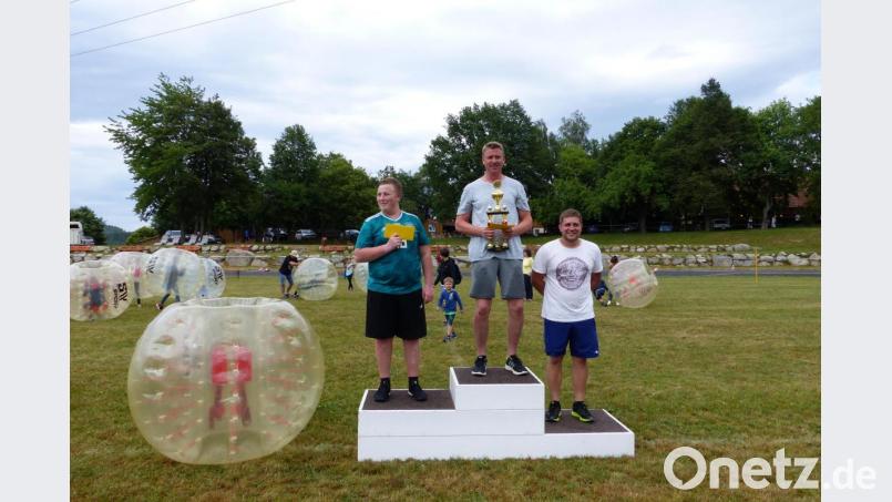 Siegerehrung beim Bubble-Ball-Turnier des SV Wurz. Bild: exb/Stefan Gleißner
