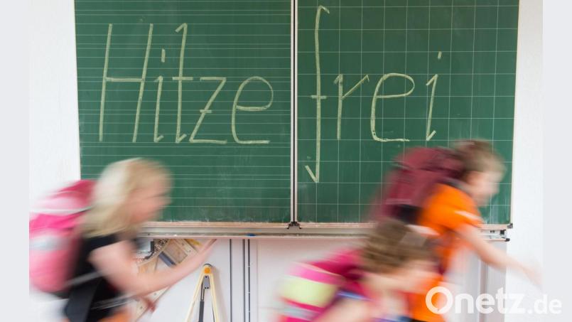Ein Gesetz gibt es nicht, in dem verankert ist, dass Schüler ab einer bestimmten Temperatur garantiert hitzefrei haben. Die Schulen entscheiden eigenverantwortlich, ob der Unterricht früher endet. Foto: Sebastian Kahnert/dpa Bild: agentur_dpa