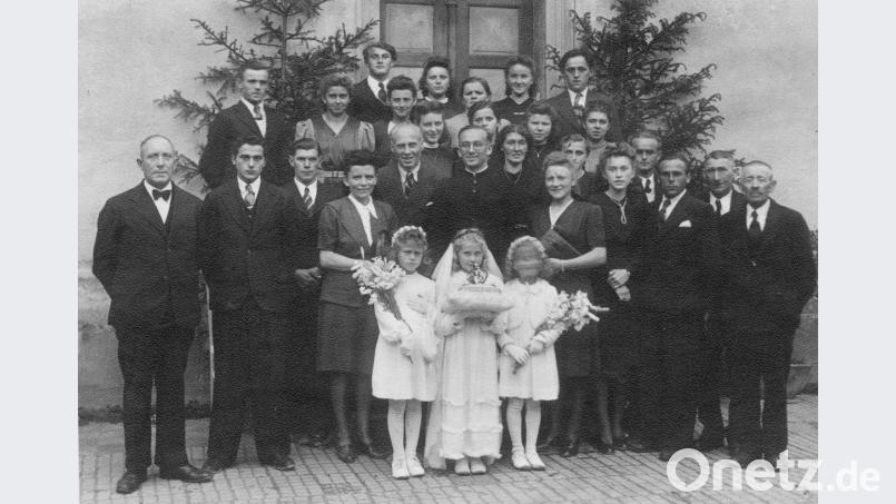 Der Kirchenchor im Jahr 1951. Wenn der Bischof zur Firmung kam, lief das Ensemble zur Bestform auf. Repro: ü