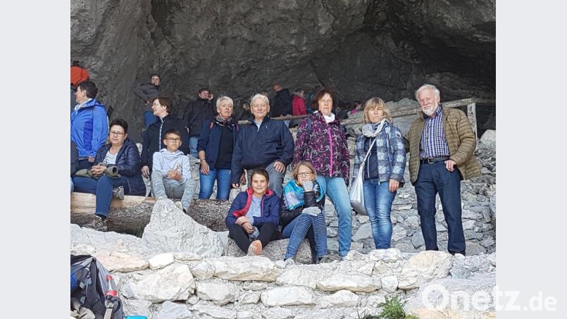 Ein Teil der Gruppe vor der Eisriesenwelt Werfen. Bild: exb