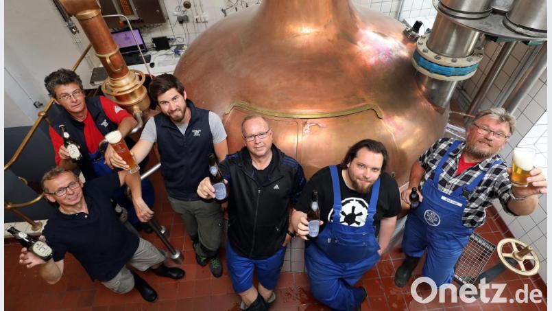 Freude über die Auszeichnung bei Anton Meier, Christian Storch (Braumeister), Maximilian Winkler (Braumeister), Werner Bichlmeier, Florian Strulik, Erich Hierl (von links) Bild: Wolfgang Steinbacher