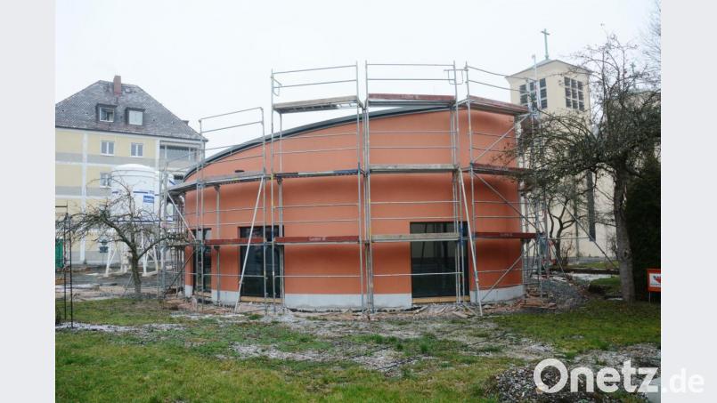 Terrakotta ist die Farbe der Wahl für den Außenanstrich. Sie unterstreicht die Eigenständigkeit des Gebäudes. Bild: Gabi Schönberger