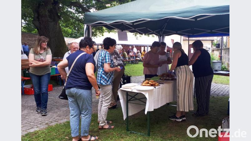 Zwiebelkuchen und Museumsbrot sind bei den Gästen gefragt. Bild: abu