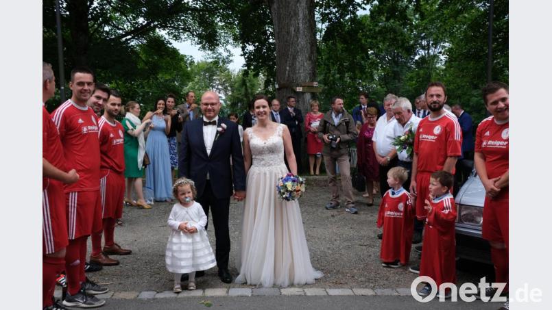Dr. Marietta Kellner und Bernhard Schmidhuber freuen sich über viele Glückwünsche zu ihrer Hochzeit. Bild: fvo