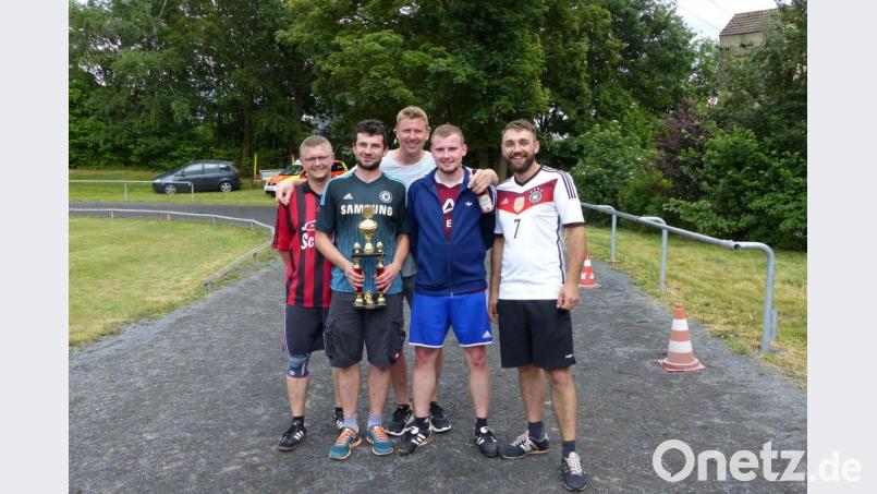 Acht Mannschaften kämpfen beim Bubble-Ball-Turnier des SV Wurz zur 950-Jahr-Feier um den Sieg. Bild: exb/Stefan Gleißner