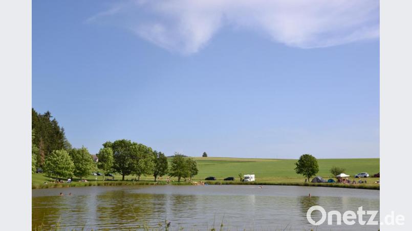 Alle „Wasserratten“ können das gemeindliche Natur-Waldbad Tröbes zum Null-Tarif benutzen. Bild: gi