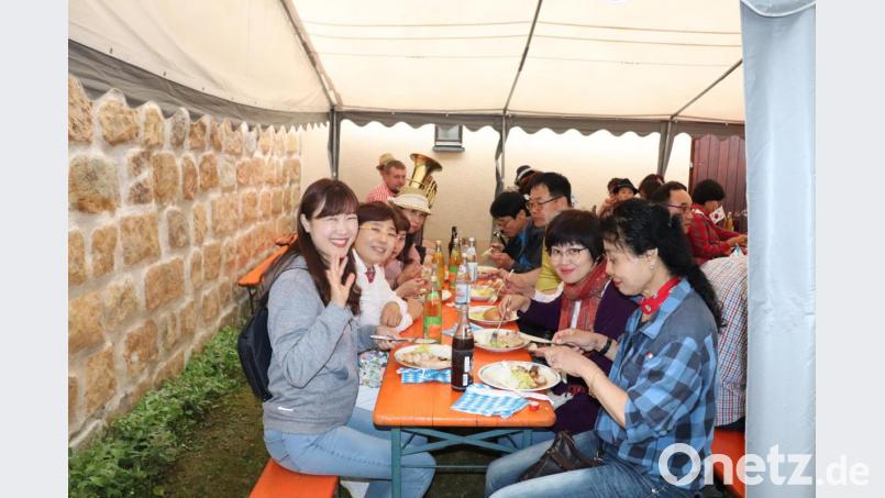 Koreaner essen gerne Fleisch. Das Schwein vom Spieß kommt da bestens an. Bild: myd