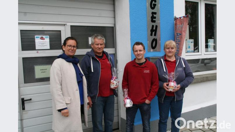 Das Bild zeigt von links Bürgermeisterin Friederike Sonnemann, Gerhard Hoflacher, Christian Köbrich und Petra Hoflacher. Bild: fpoz